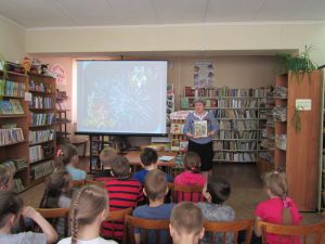 Дети в библиотеке обсуждают рассказ А. Митяева