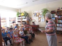 Ребята из детского сада в библиотеке Ермаковского ЦД на литературном часе