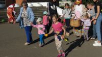 День защиты детей перед Центром досуга в Ермаково