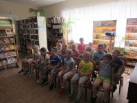 Дошкольники из детского сада в библиотеке Ермаковского ЦД